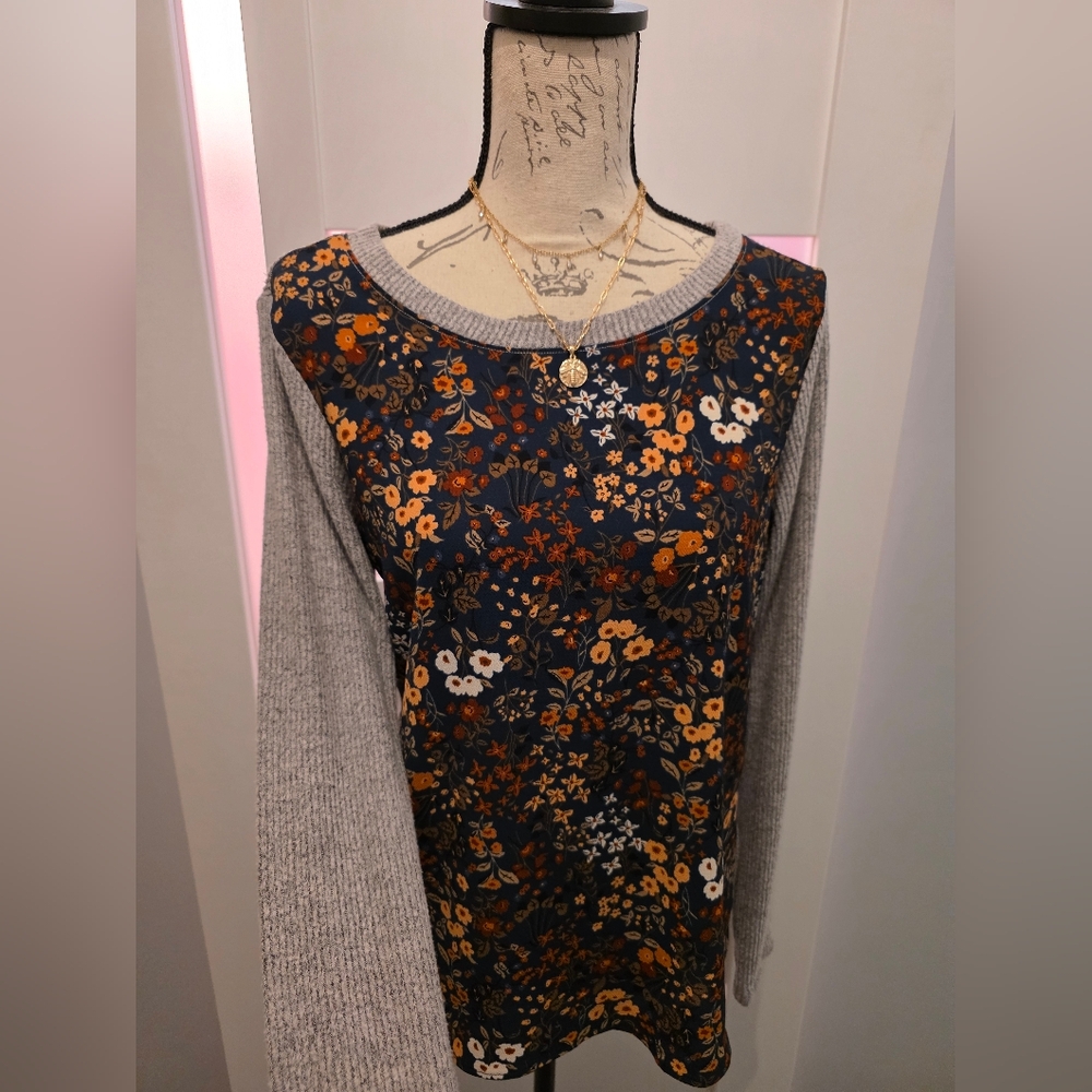 Kaileigh Ribbed Mixed Material Gray With Floral Top Size Small